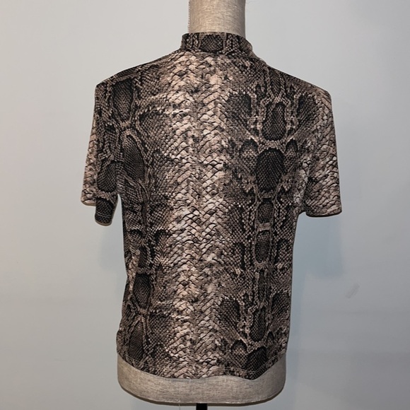 Zara TRE Snakeskin Print
Crop Top NWT Size Medium - Picture 5 of 7